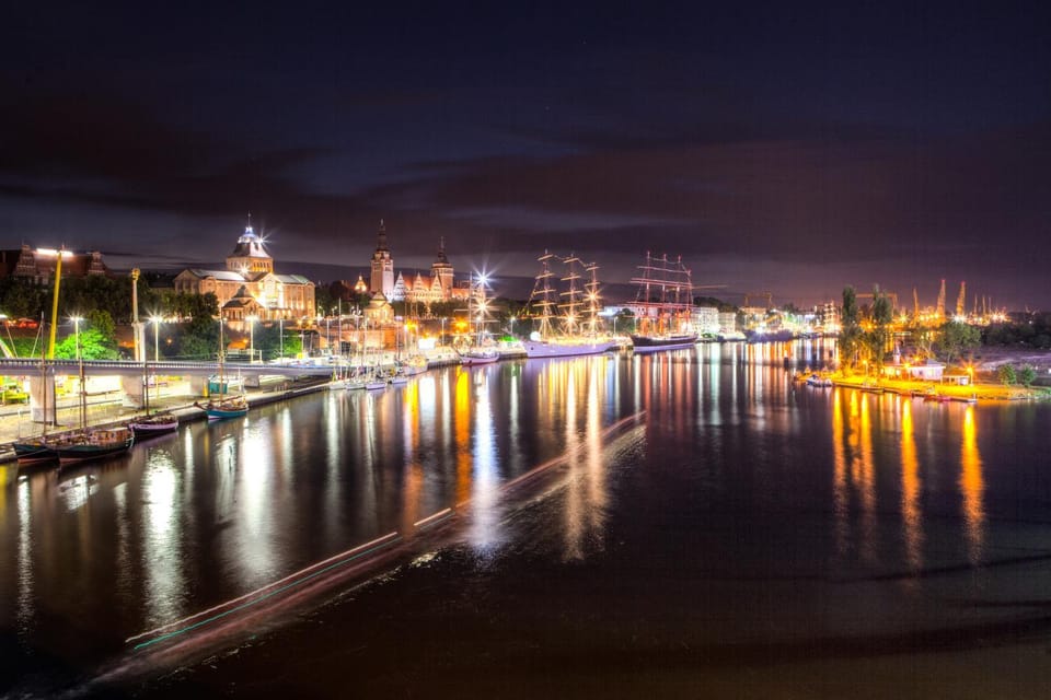 Nearby landmark, Restaurant/places to eat, Evening entertainment, Entertainment