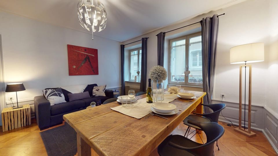 Living room, Seating area, Dining area