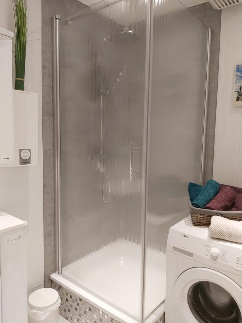 Shower, Bathroom, Decorative detail