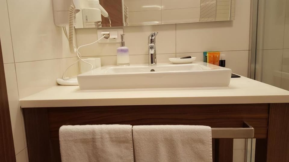 Bathroom, Decorative detail
