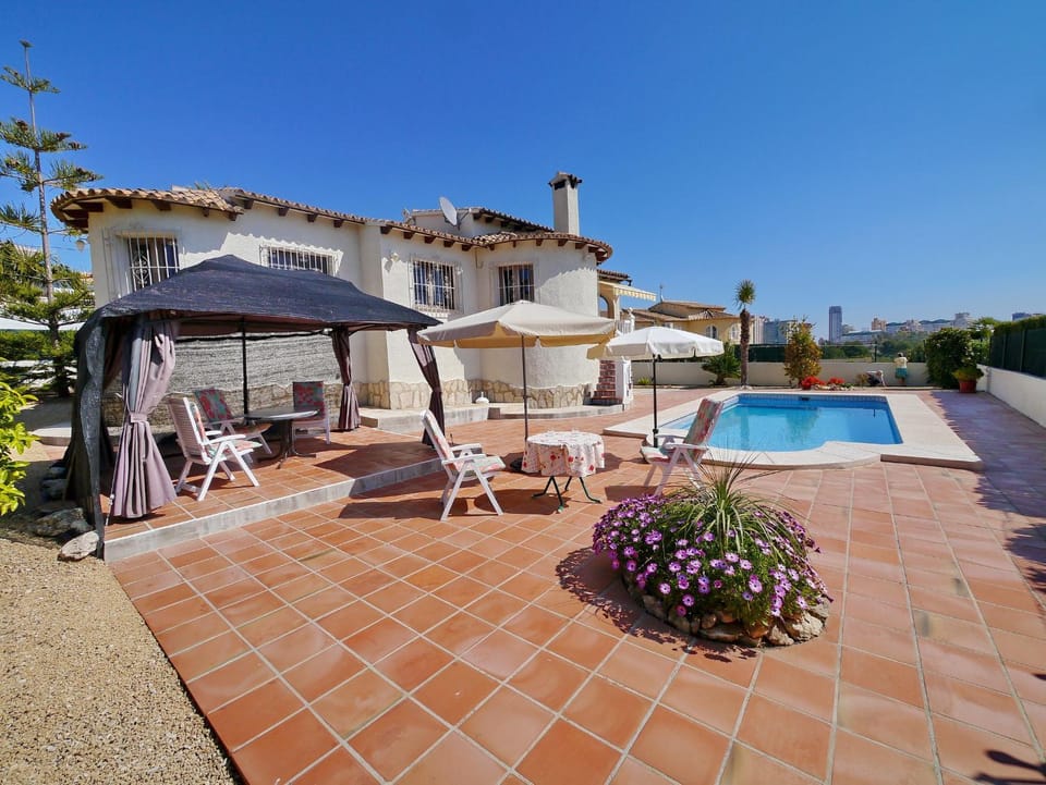 Patio, Nearby landmark, Natural landscape, BBQ facilities, Garden, Balcony/Terrace, On site, Swimming pool