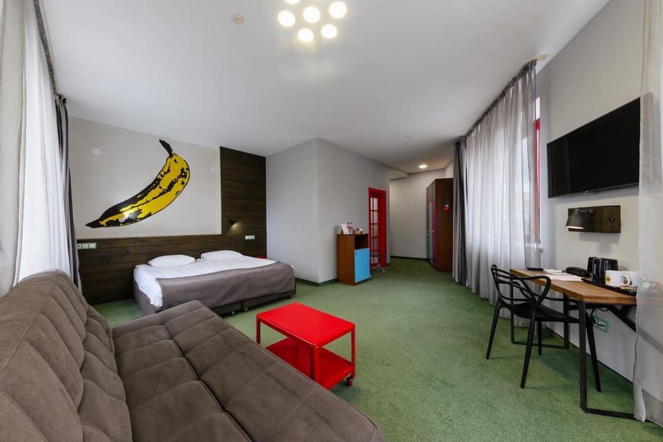 TV and multimedia, Living room, Photo of the whole room, Bedroom