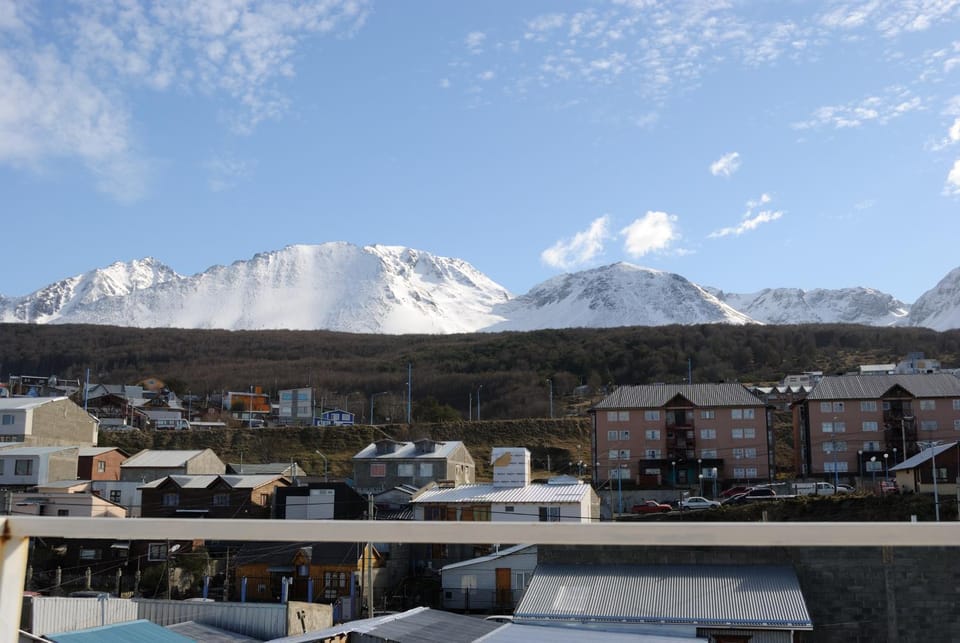 Neighbourhood, Winter, Mountain view