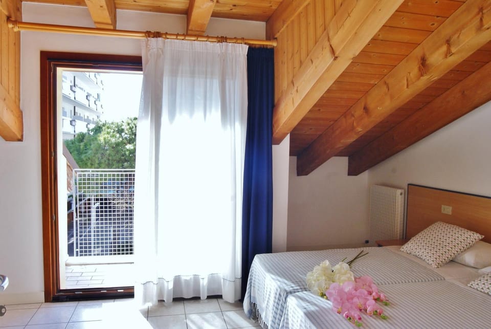 Photo of the whole room, Decorative detail, Bedroom