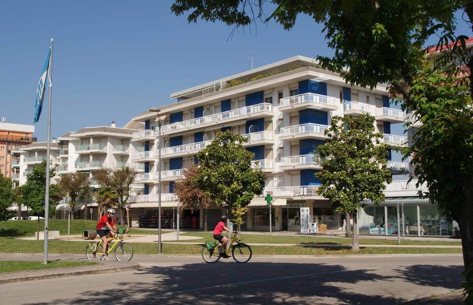 Facade/entrance, Cycling