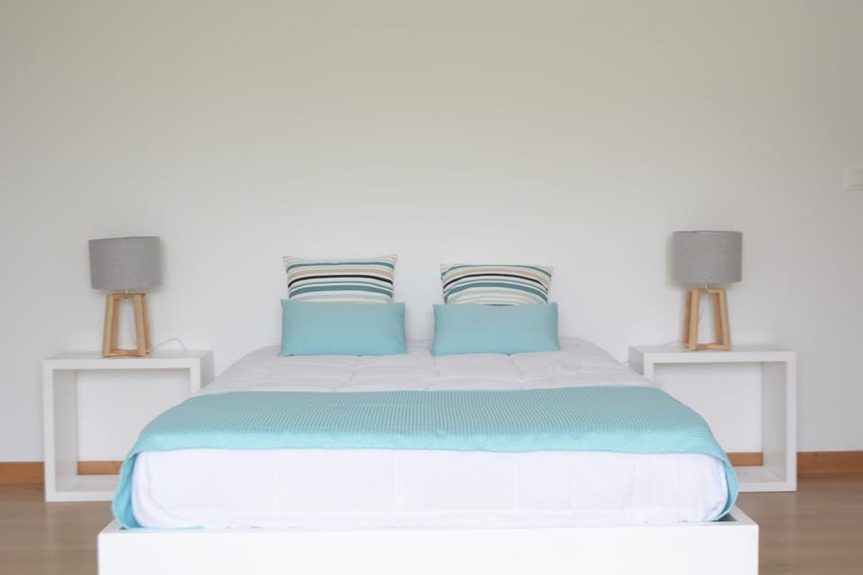 Bed, Other, Photo of the whole room, Decorative detail