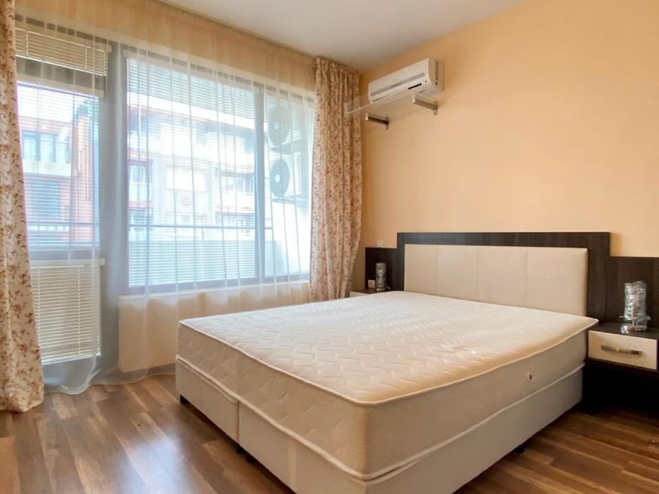 Bed, Photo of the whole room, Bedroom, air conditioner