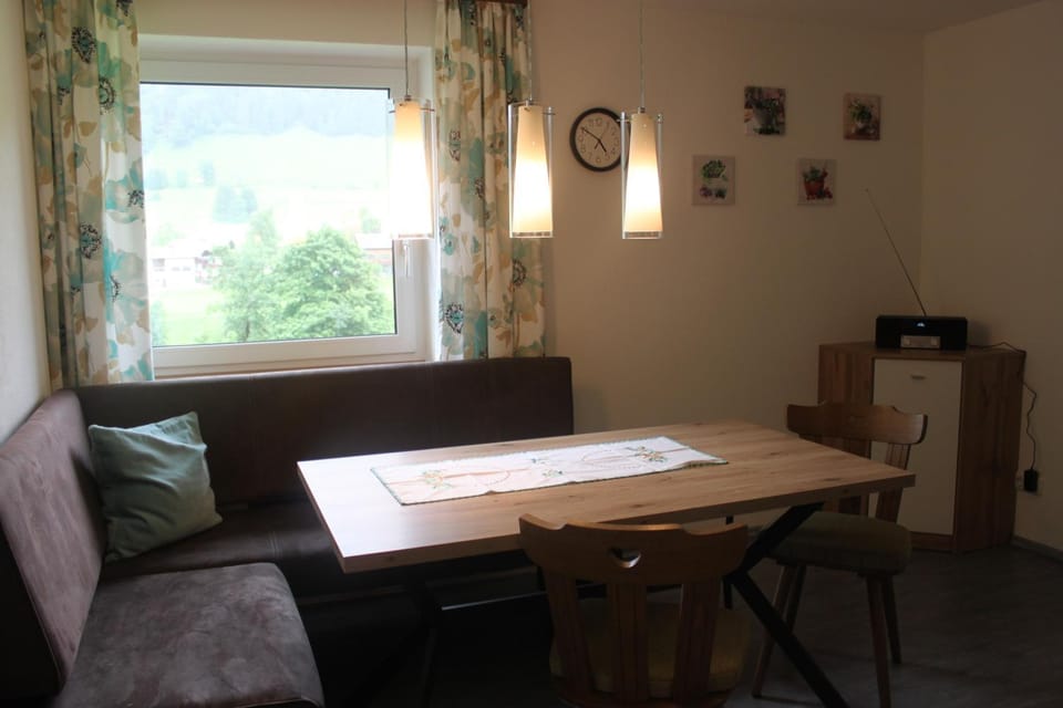 Dining area, kitchen