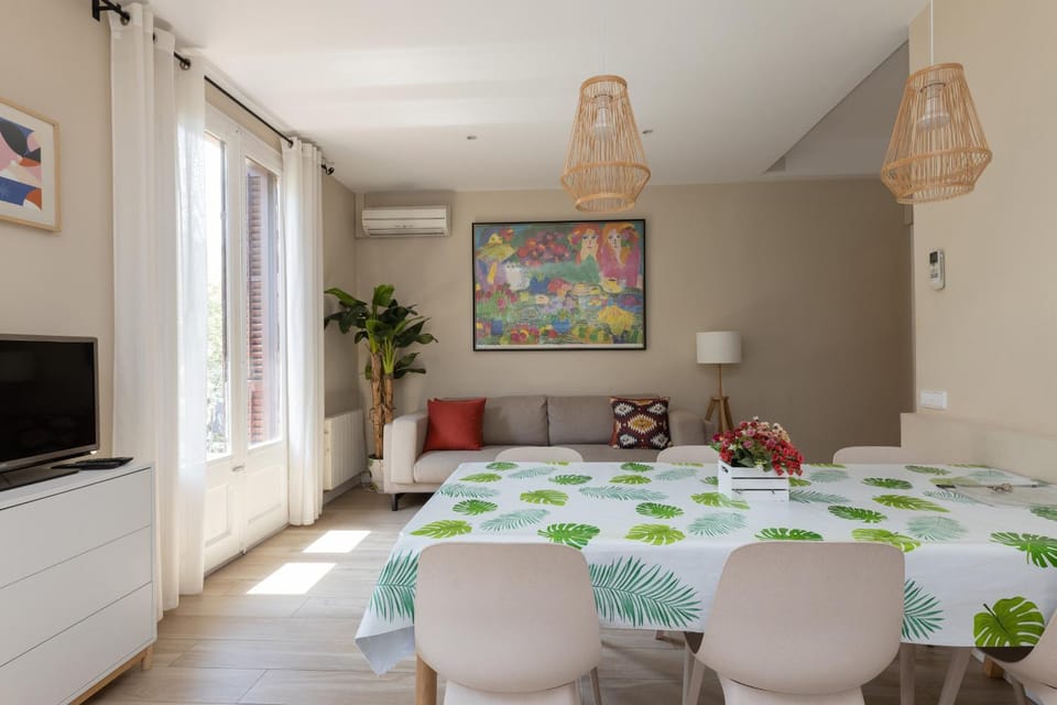 Living room, Seating area, Dining area