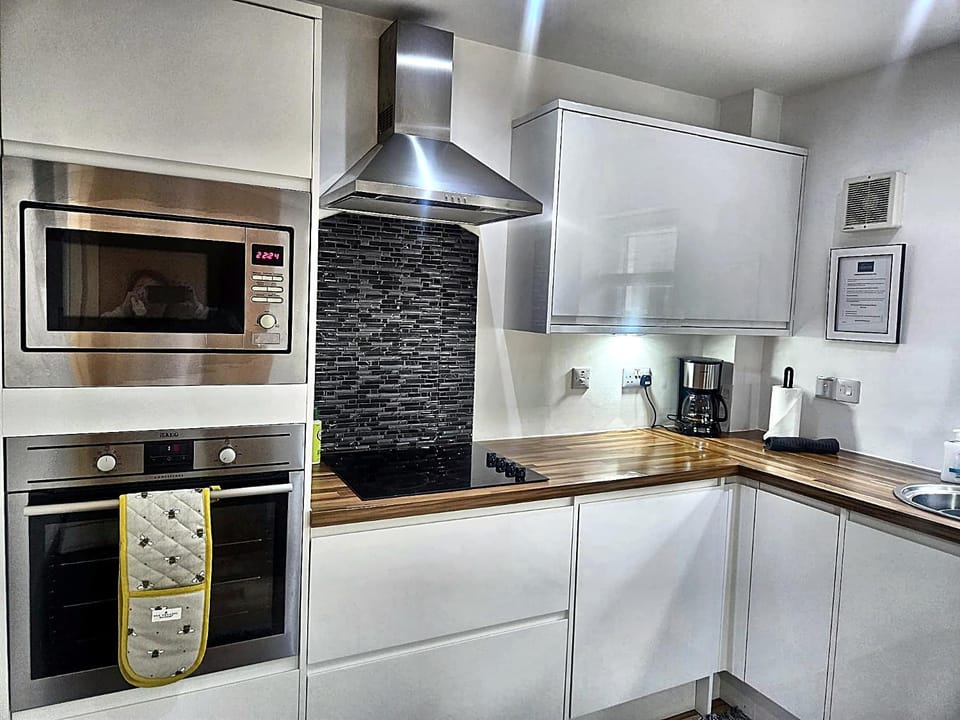 microwave, oven, stove, kitchen