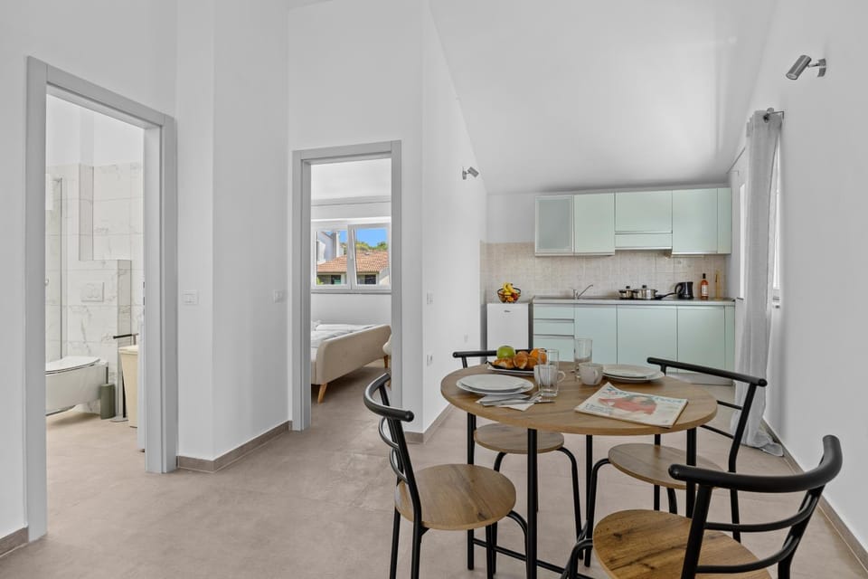 Kitchen or kitchenette, Living room, Seating area, Dining area, stove