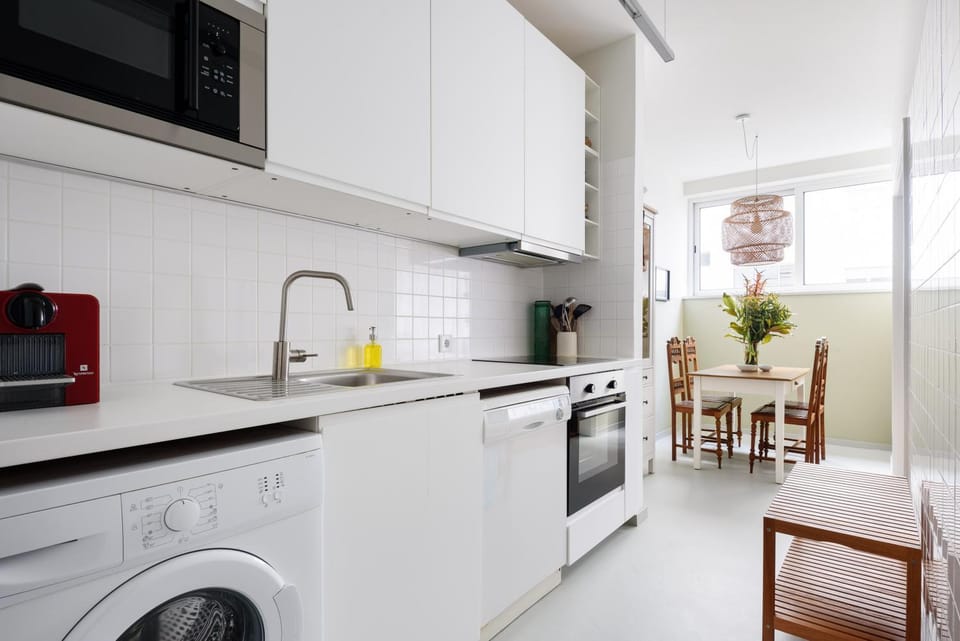 Kitchen or kitchenette, Dining area, dishwasher, oven, stove, washing machine