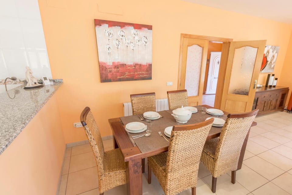 TV and multimedia, Living room, Dining area