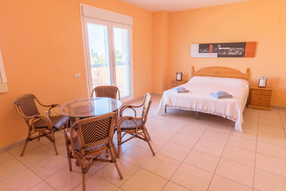 Balcony/Terrace, Other, Business facilities, Bedroom