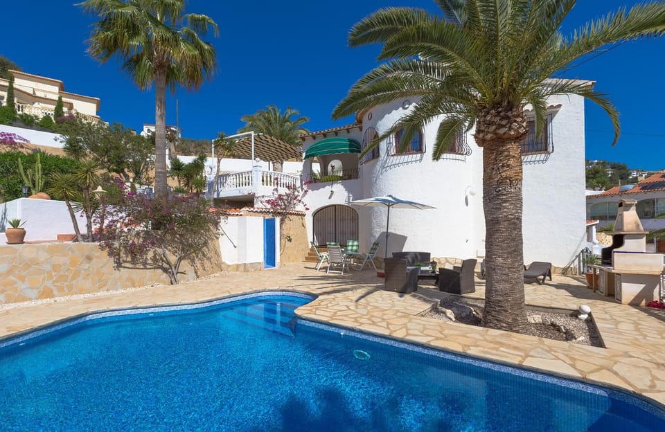Shower, BBQ facilities, Balcony/Terrace, Seating area, Dining area, On site, Swimming pool
