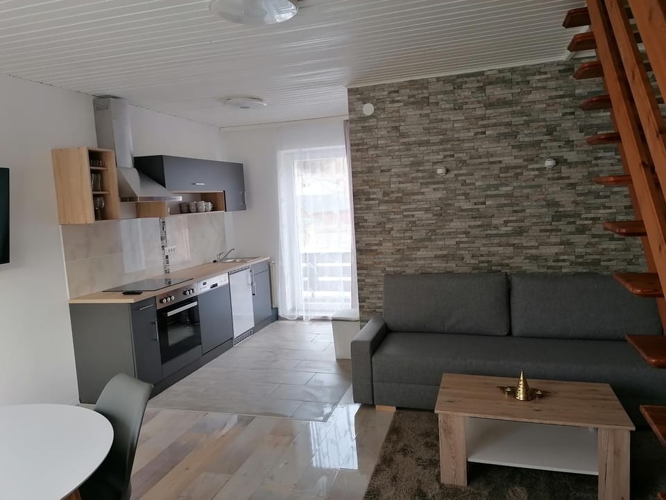 Kitchen or kitchenette, pet friendly, stove