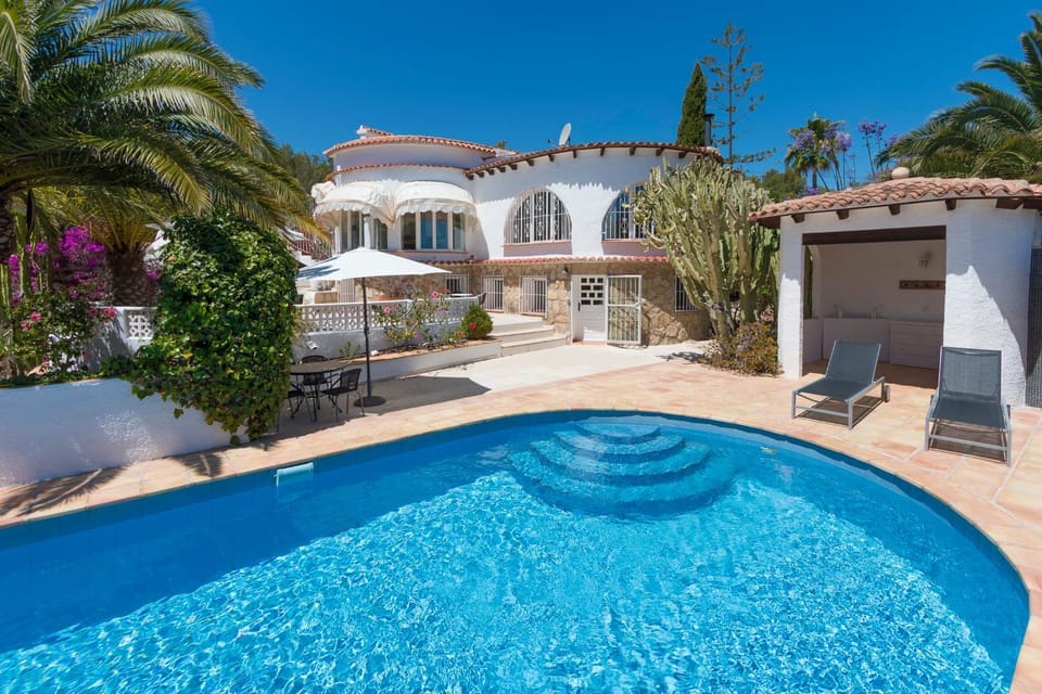 Facade/entrance, Off site, Garden, Balcony/Terrace, On site, Swimming pool, Swimming pool