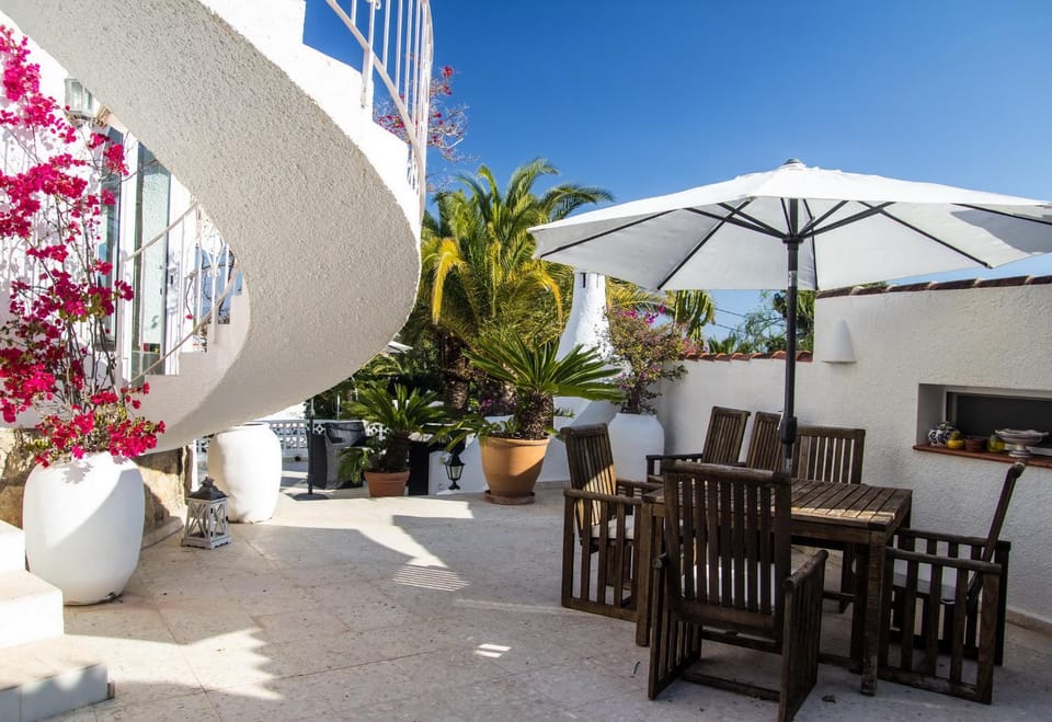 Off site, BBQ facilities, BBQ facilities, Garden, Balcony/Terrace, Balcony/Terrace, Decorative detail, Seating area, Dining area, On site