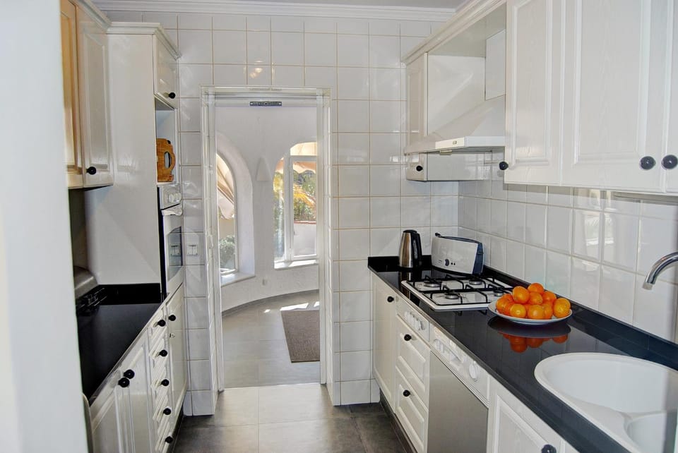 Kitchen or kitchenette, Photo of the whole room, On site