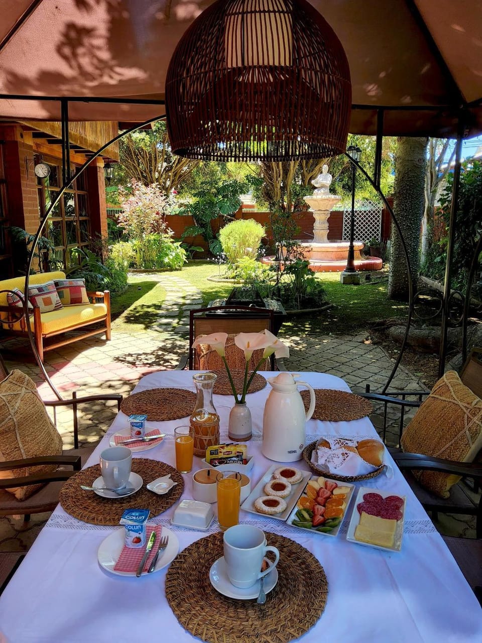 Garden, Breakfast