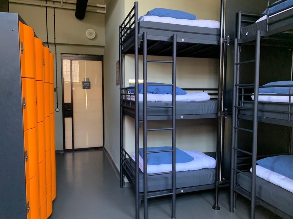 Bedroom, bunk bed