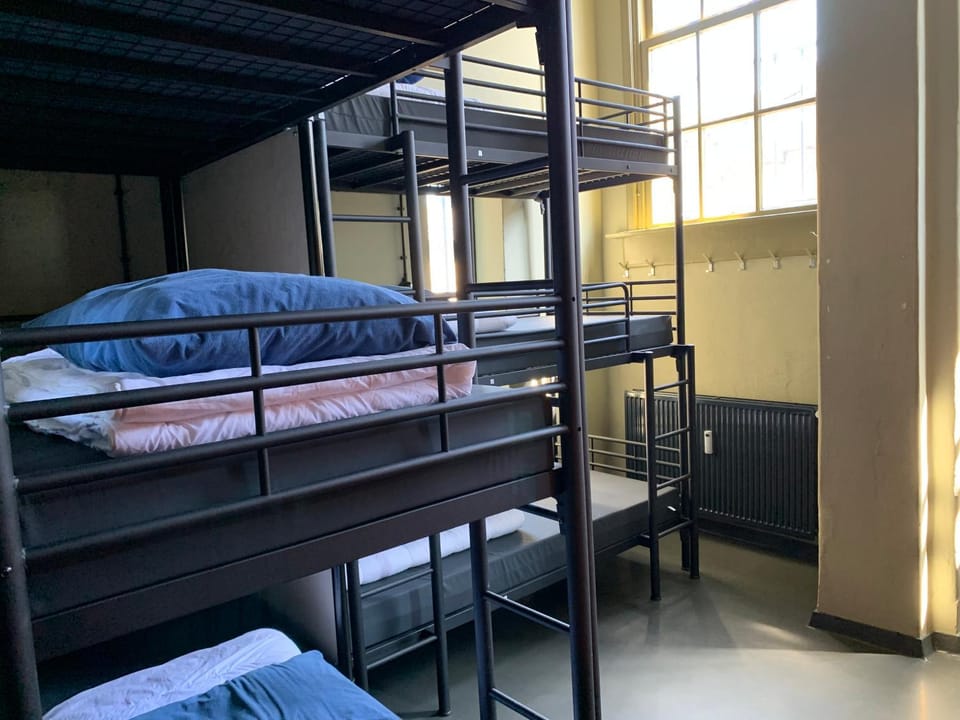 Bedroom, bunk bed