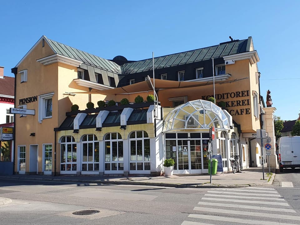Property building, Facade/entrance