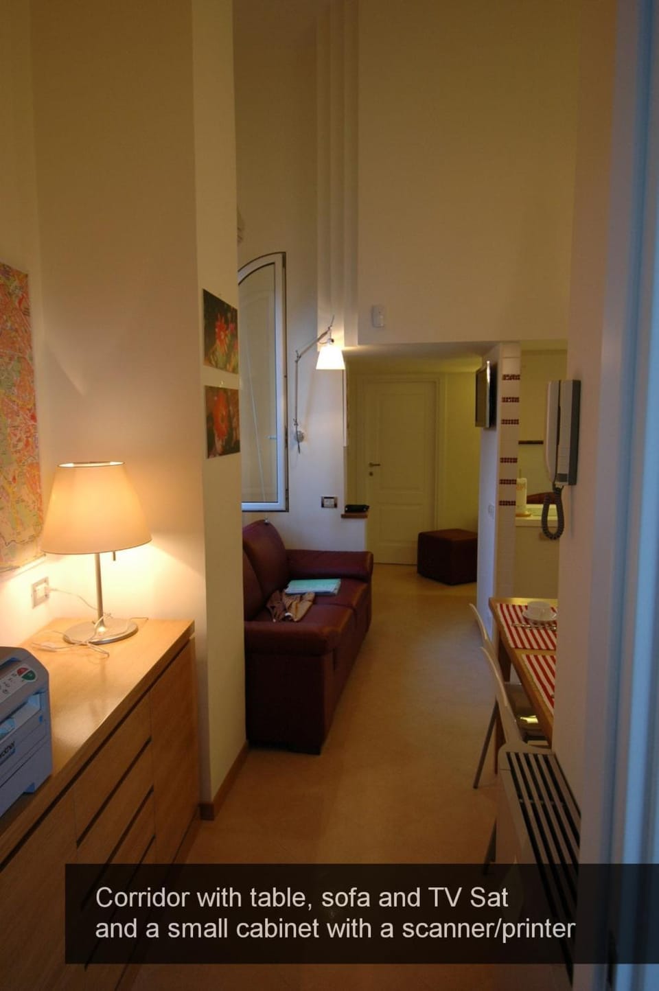 Photo of the whole room, Seating area