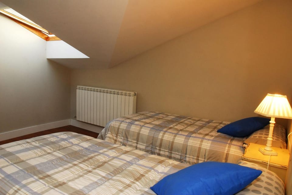 Bed, Photo of the whole room