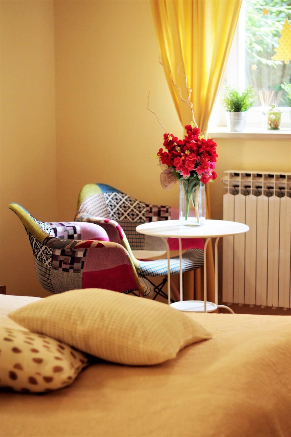 Bed, View (from property/room), Other, Decorative detail, Bedroom, Garden view