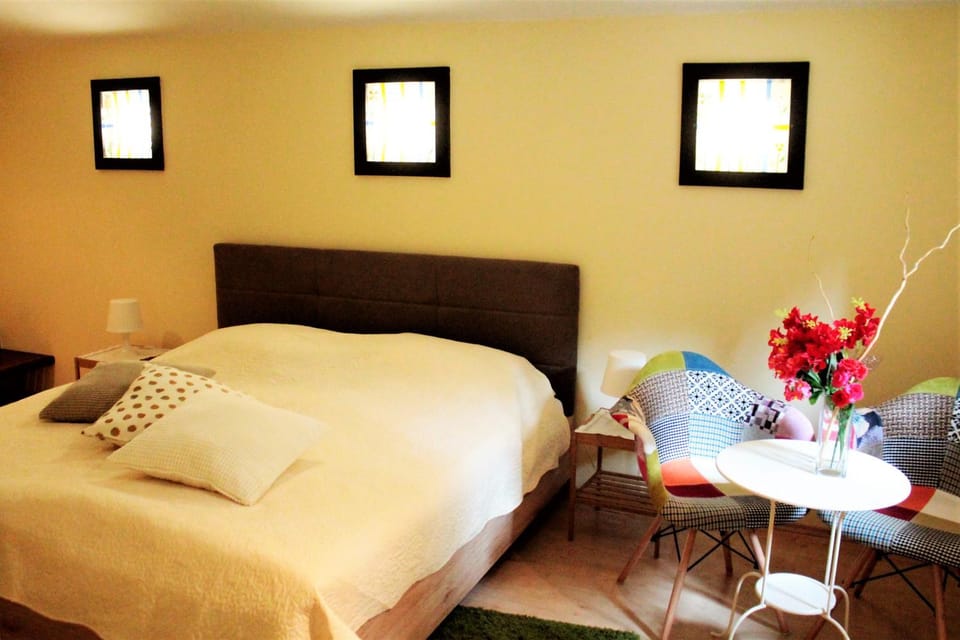 Bed, Decorative detail, Bedroom, Text overlay