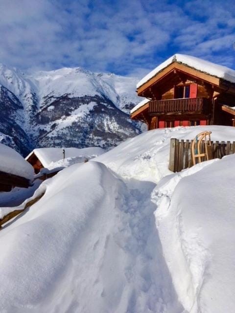 Property building, Facade/entrance, Winter
