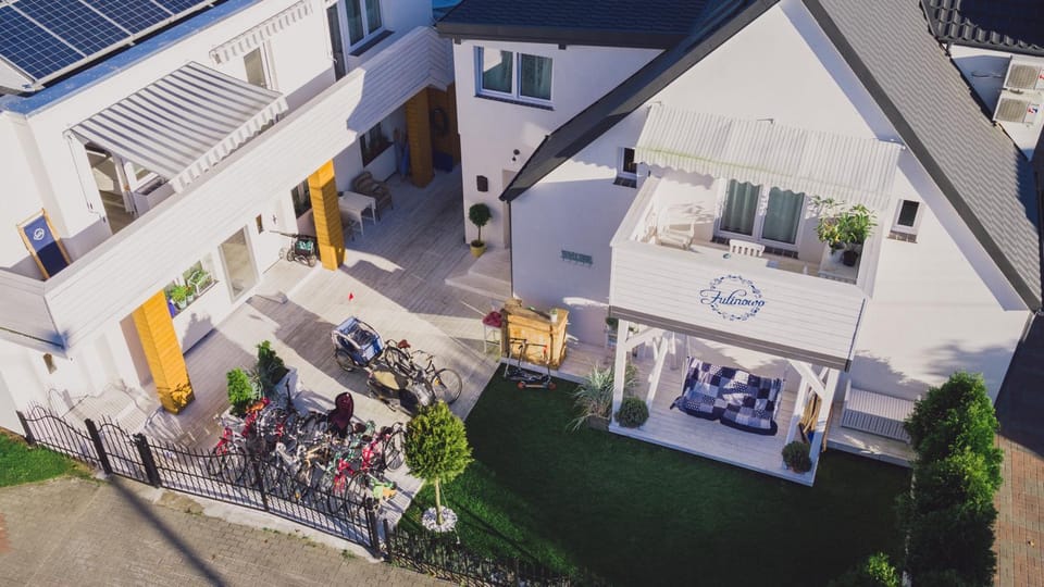 Property building, Patio, Balcony/Terrace, Dining area