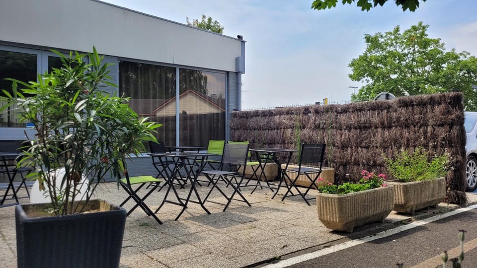 Patio, Restaurant/places to eat