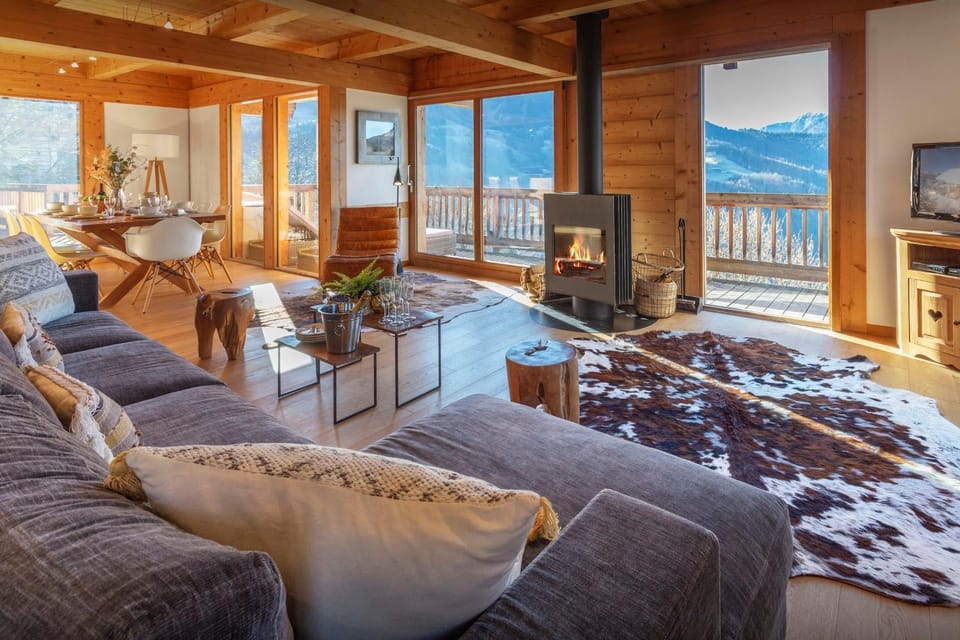 Living room, Seating area, Mountain view, flat iron