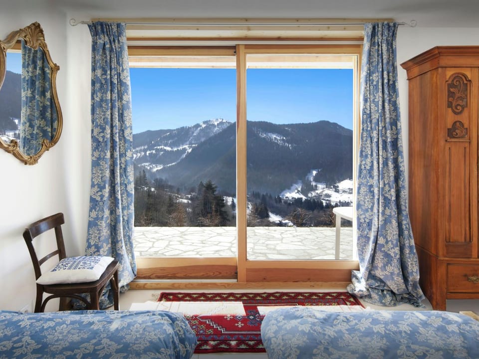 Bed, Bedroom, Mountain view