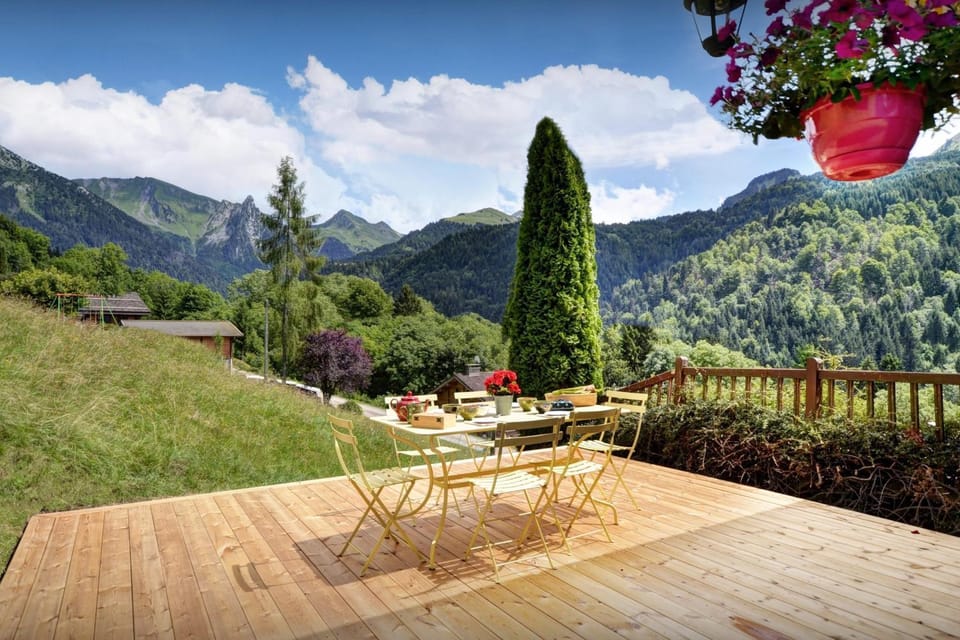 Spring, Day, Natural landscape, Garden, Balcony/Terrace, Dining area, Garden view, Mountain view