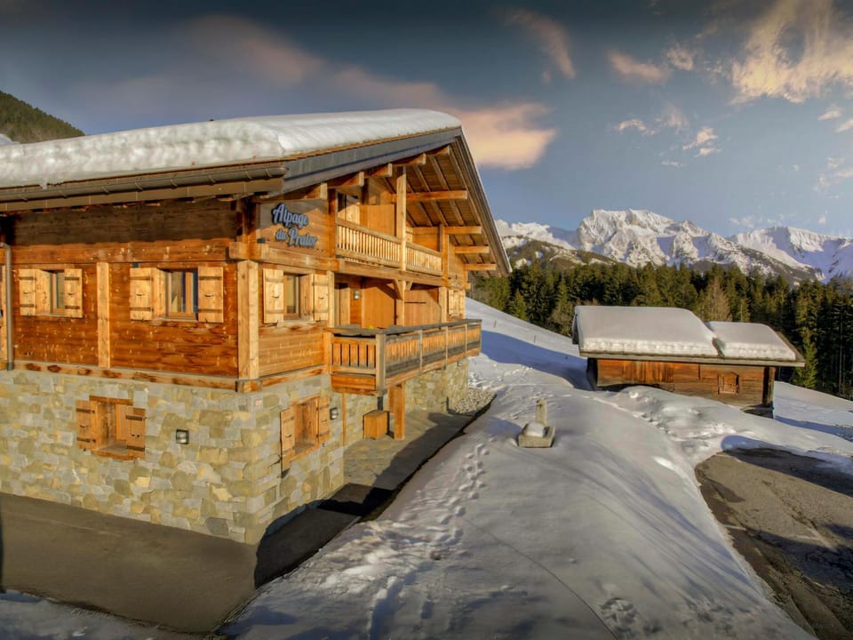 Property building, Day, Natural landscape, Winter, Mountain view