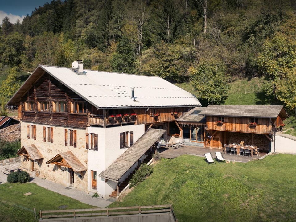 Property building, Day, Natural landscape, Summer
