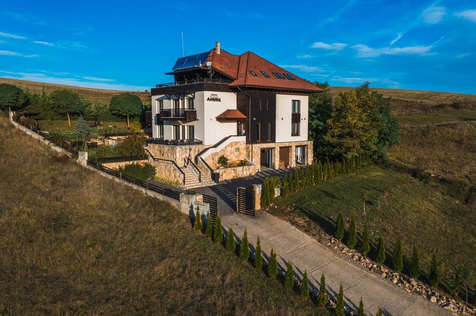 Property building, Day, Natural landscape, Landmark view