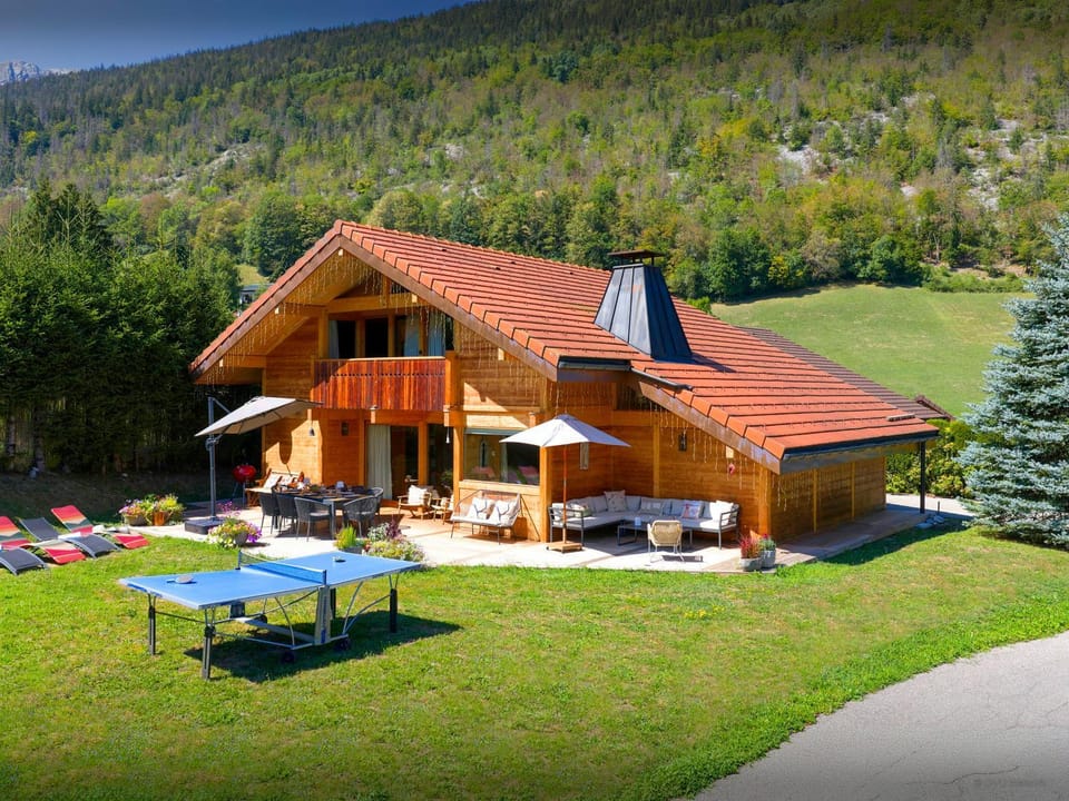 Property building, Day, Natural landscape, Summer, Garden, Garden view, Mountain view
