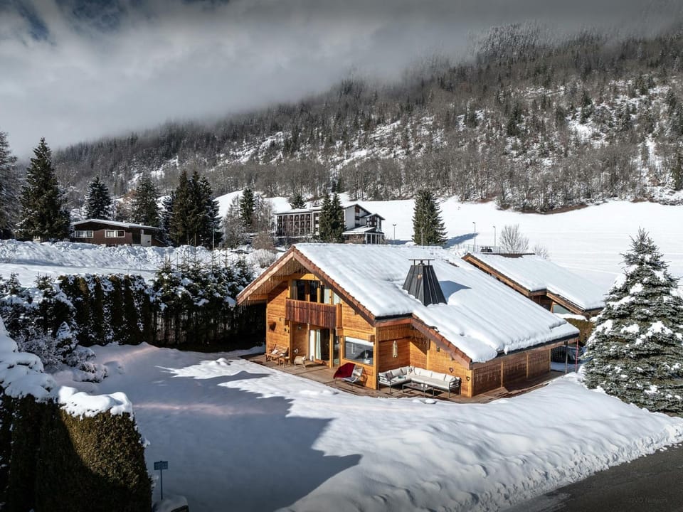 Property building, Day, Natural landscape, Winter, Mountain view