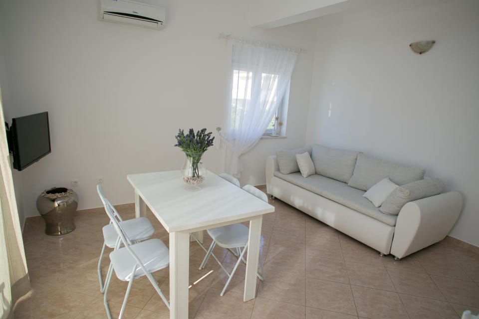 Apartments Rina Apartment in Novalja