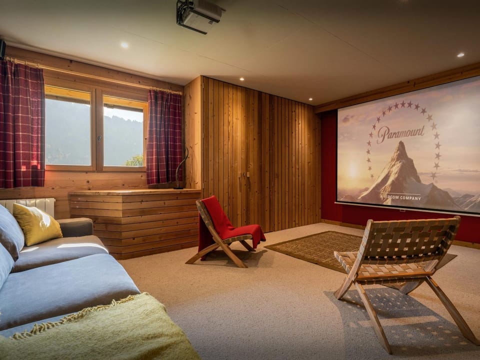 Communal lounge/ TV room, Winter, TV and multimedia, Seating area, Area and facilities