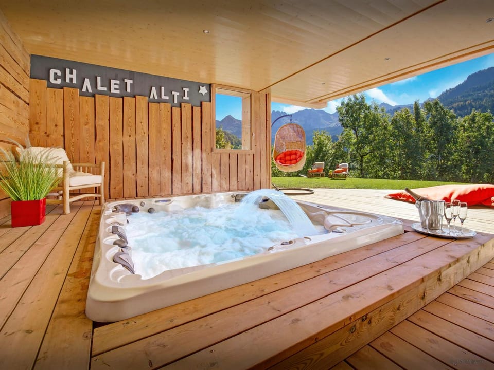 Day, Natural landscape, Summer, Hot Tub, Mountain view, Area and facilities