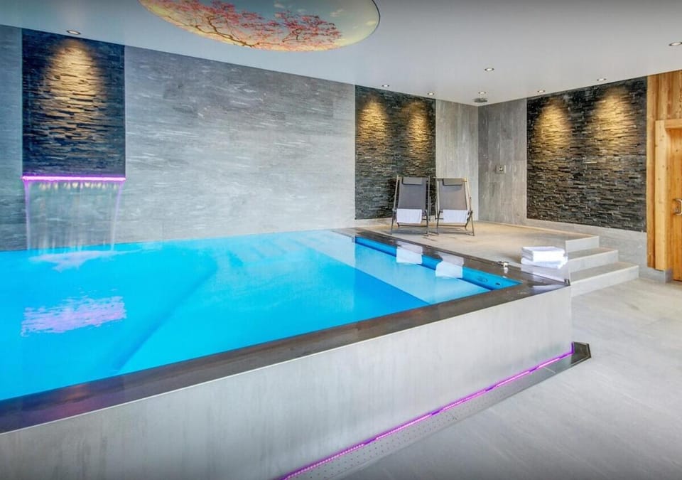 Swimming pool, Swimming pool