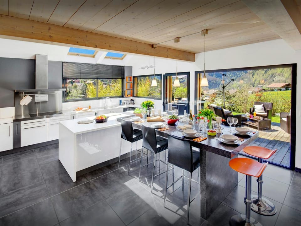 Dining area, kitchen