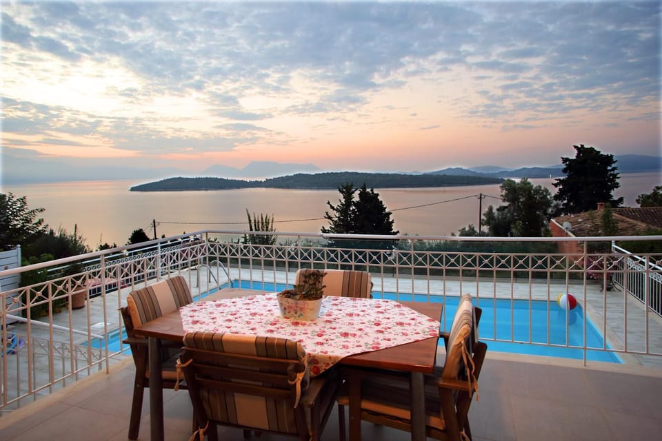 Balcony/Terrace, Pool view, Sea view