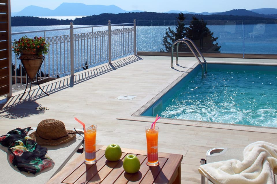 Pool view, Sea view