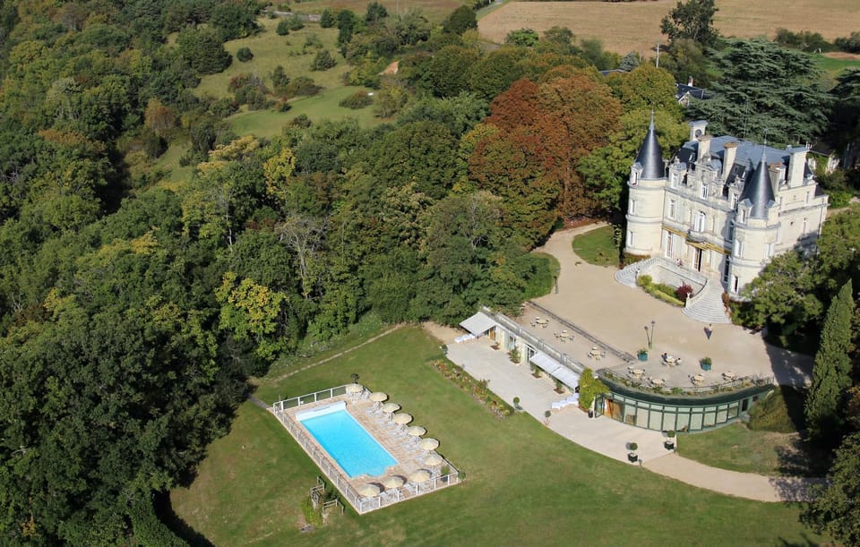 Property building, Day, Natural landscape, Bird's eye view, Garden view, Landmark view, Pool view